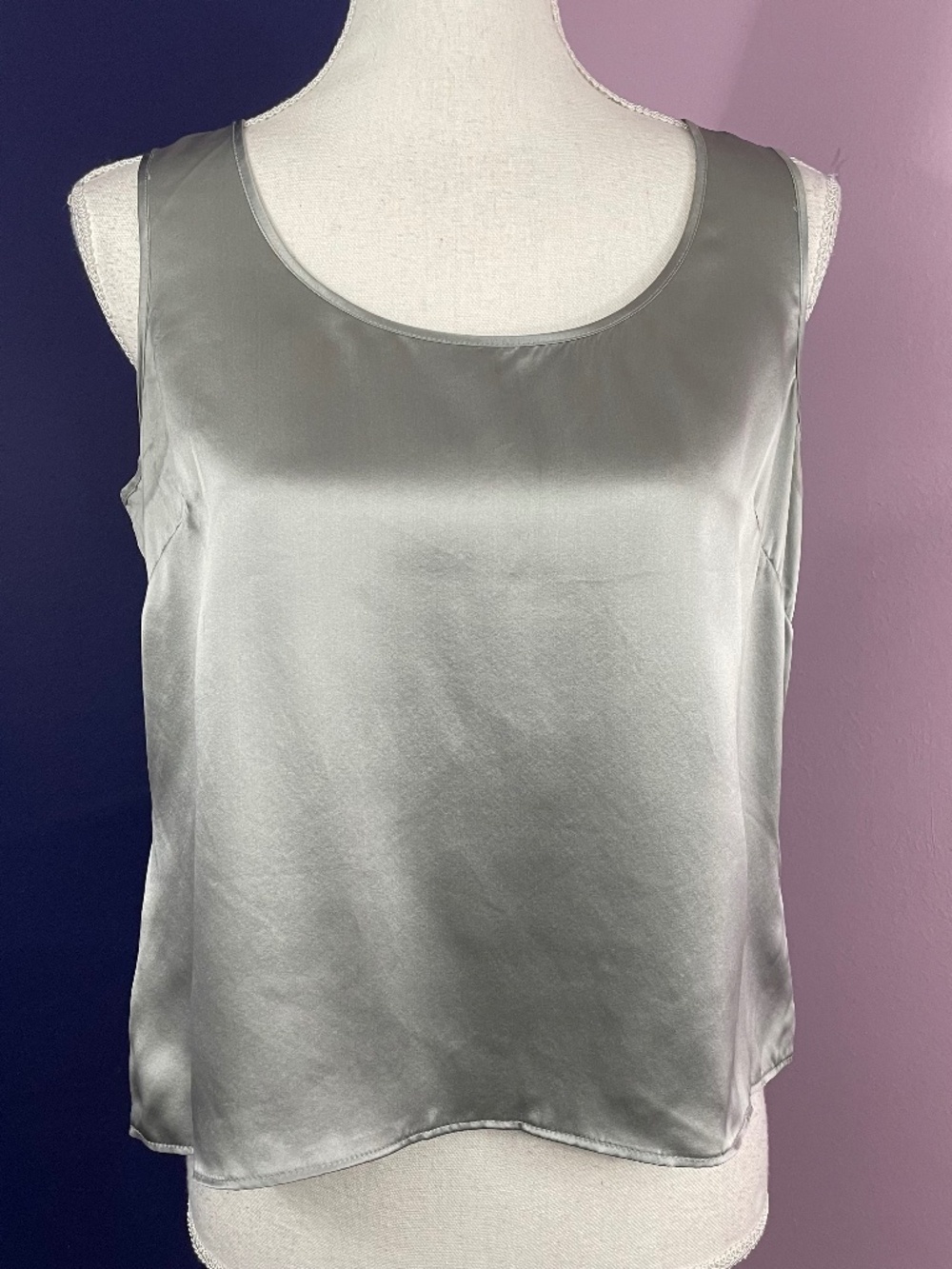 100% Silk Sleeveless Top 10P Petite Silver Gray Tank Shell Scoop Neck Breathable